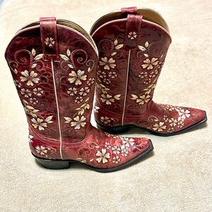 Shyanne Floral Embroidered Red Cowboy Boots; size 8